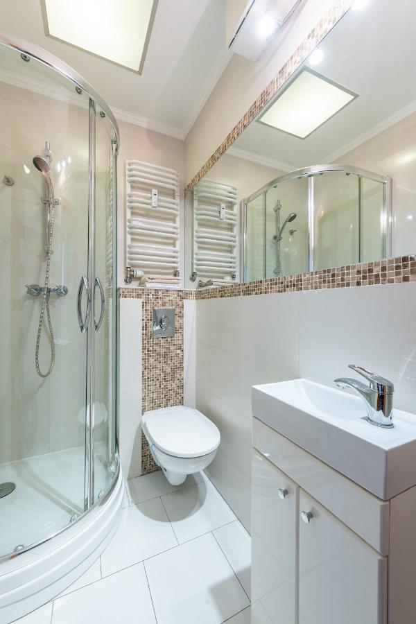 Bukowinska 12 Prywatne Mieszkanie 80M2 Z Dwiema Sypialniami I Balkonem 2X Bezplatne Miejsca Parkingowe Samodzielne Zameldowanie! Private Garage! Self Check-In System! وارسو المظهر الخارجي الصورة